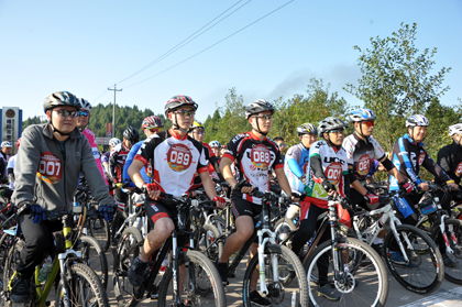 全市公安机关举行首届自行车比赛活动